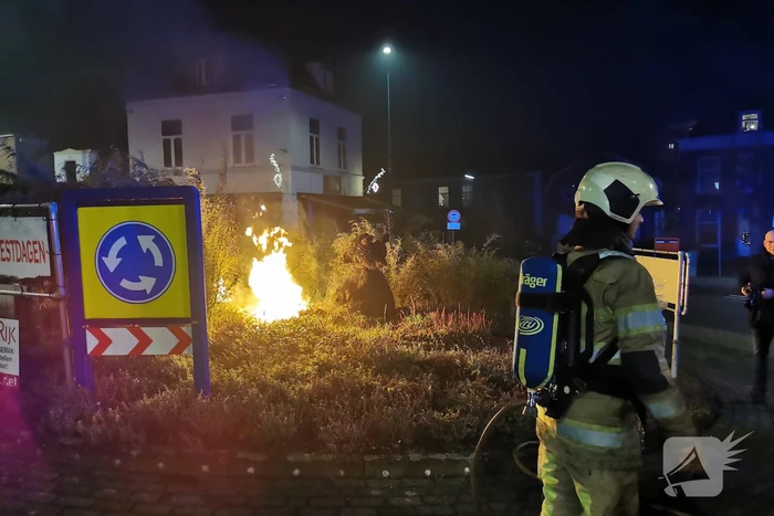 Beren op rotonde opgeblazen door vuurwerk