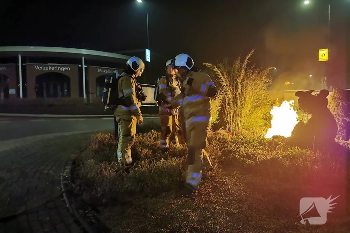 Beren op rotonde opgeblazen door vuurwerk