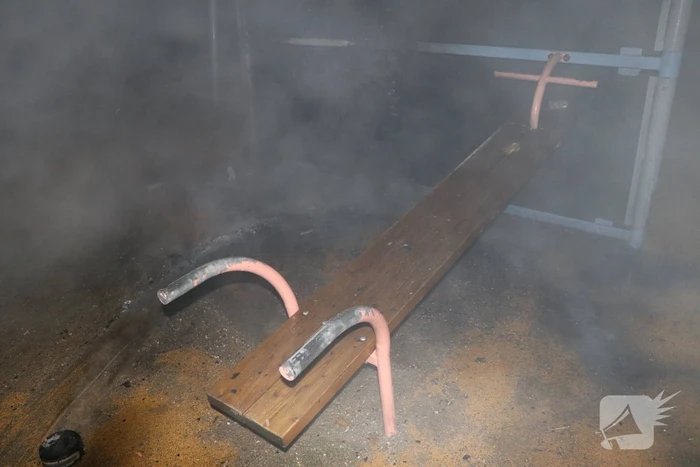Scooter en parkeerautomaat verwoest door brand
