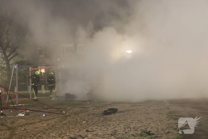 Scooter en parkeerautomaat verwoest door brand