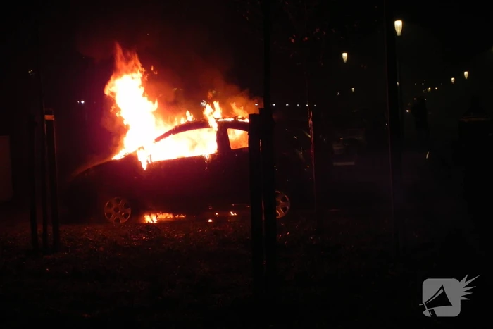 Auto verwoest door brand