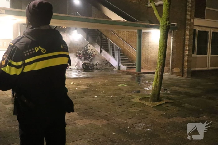 Opnieuw scooter in brand gestoken