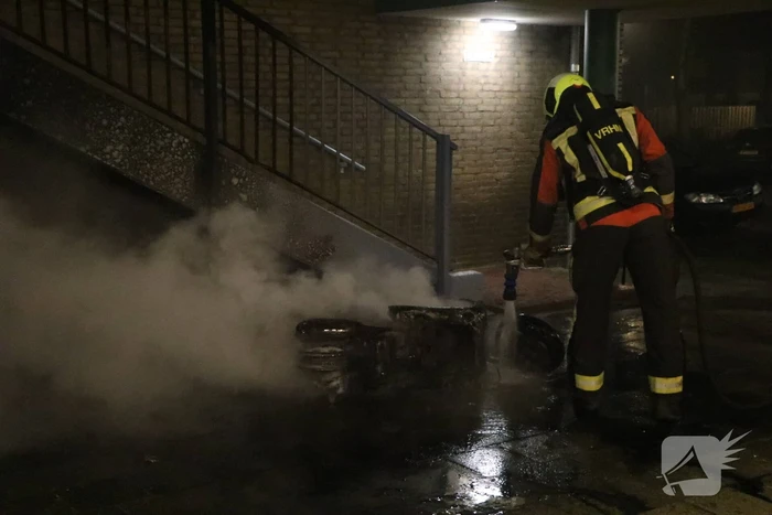 Opnieuw scooter in brand gestoken