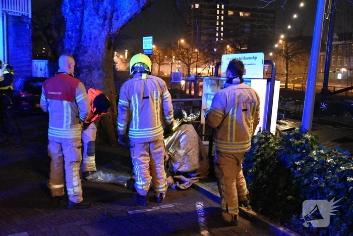 Brandweer redt man uit water