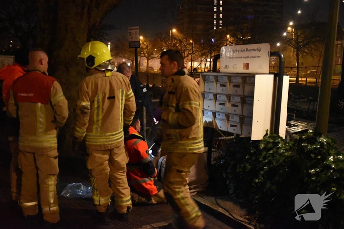 Brandweer redt man uit water