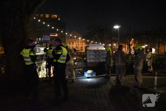 Brandweer redt man uit water