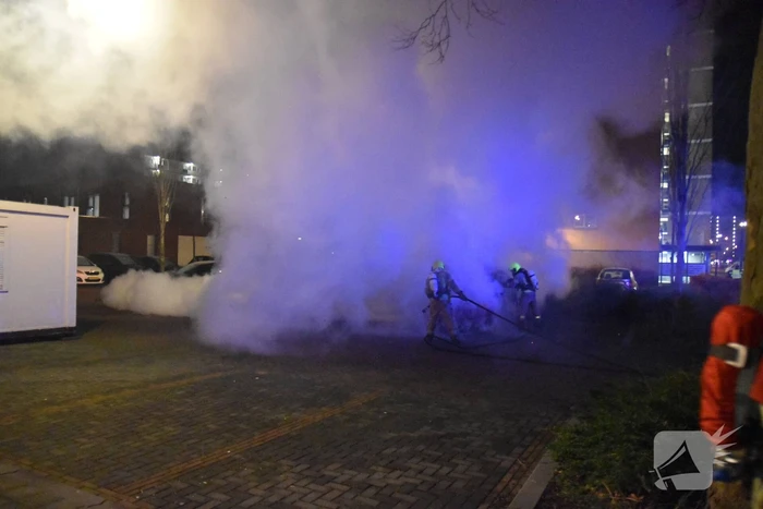 Auto in vlammen opgegaan