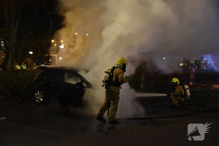 Auto in vlammen opgegaan