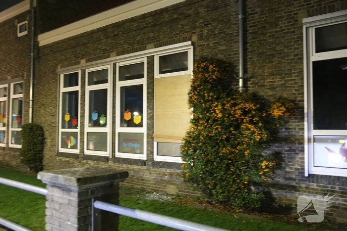 Bestelbus voor De Windroos volledig uitgebrand