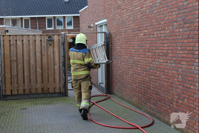 Schuur vliegt in brand door vuurkorf