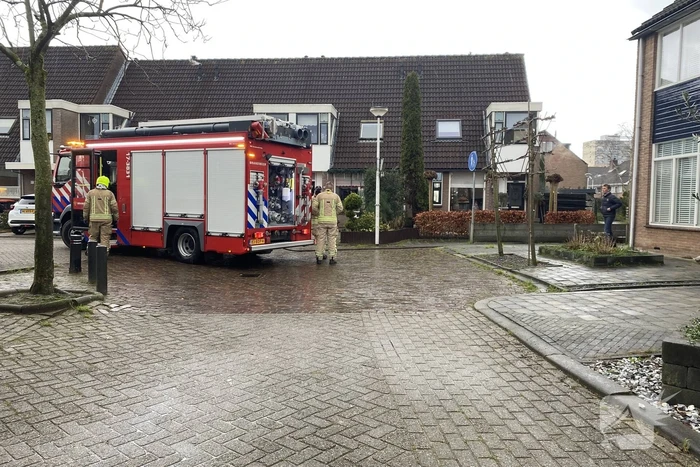 Afval in brand gevlogen zorgt voor gevaar woning