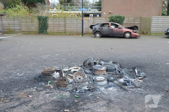 Auto volledig uitgebrand