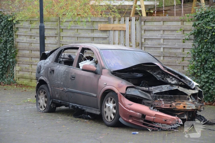Auto volledig uitgebrand