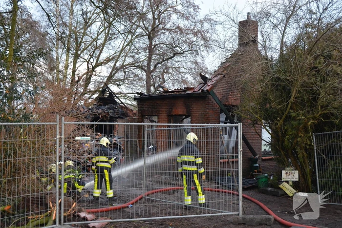 Dieren overleden bij woningbrand