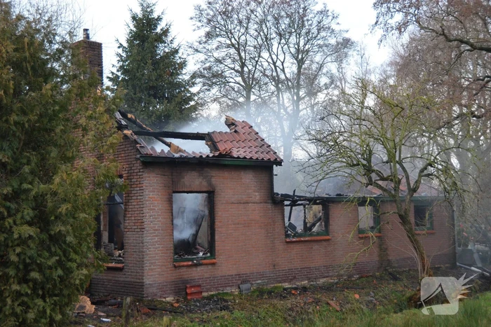 Dieren overleden bij woningbrand