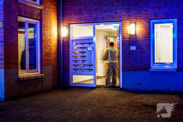 Deur opgebroken vanwege vlam in de pan