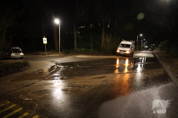 Stoep zakt weg door fors waterlek