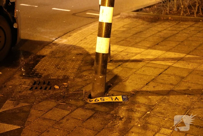 Bestelbus komt tot stilstand tegen verkeerslicht