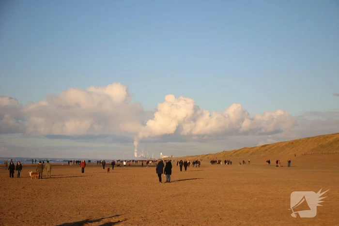 Mega drukte op strand ondanks maatregelen