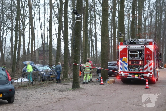 Overleden persoon naast auto bij Slot Zuylen