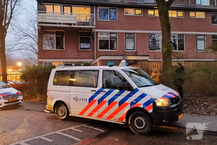 Bewoner mee met ambulance na gaslek