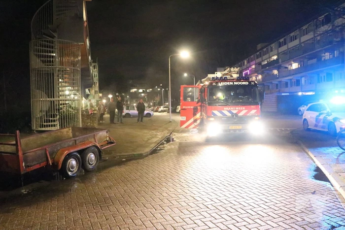 Aanhanger mogelijk in brand gestoken