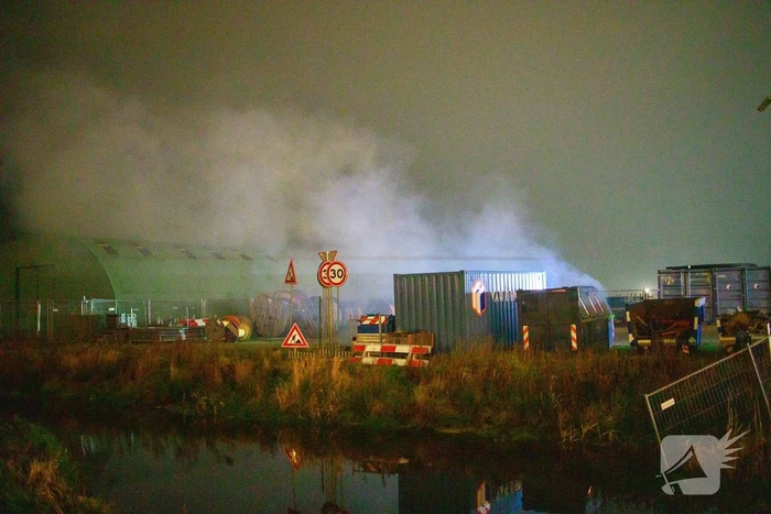 Bouwcontainer in brand gestoken