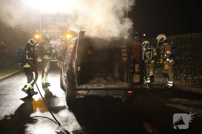 Forse schade na brand in bestelbus