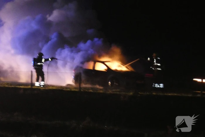 Auto volledig verwoest door brand