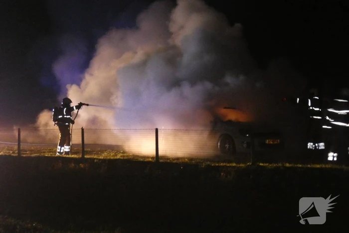 Auto volledig verwoest door brand