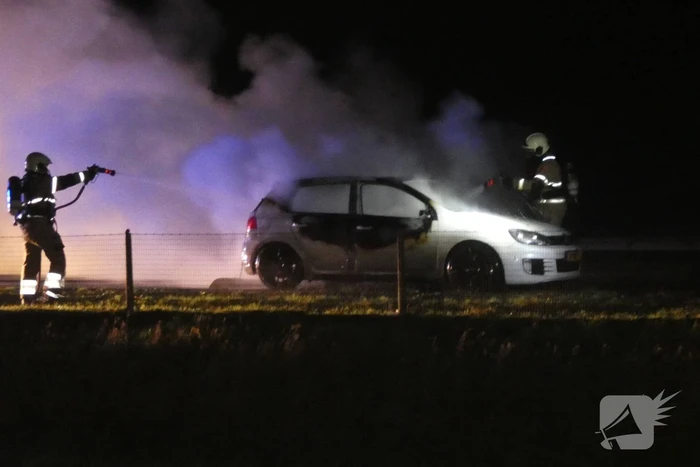 Auto volledig verwoest door brand