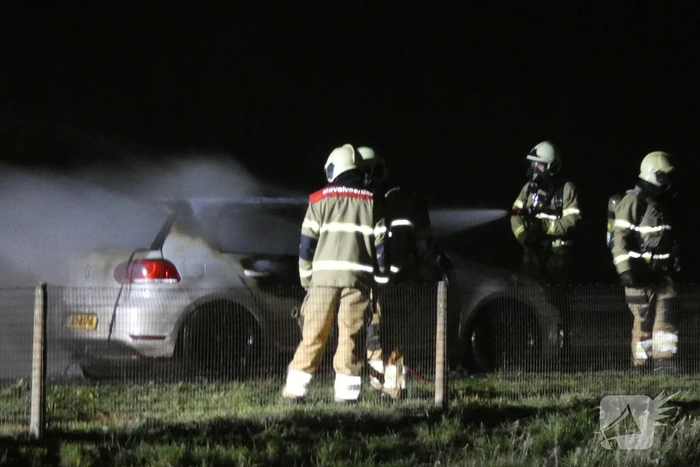 Auto volledig verwoest door brand