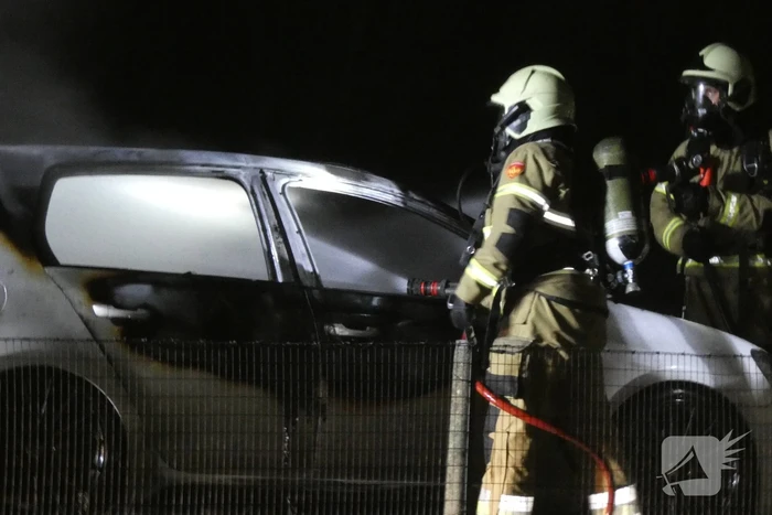 Auto volledig verwoest door brand