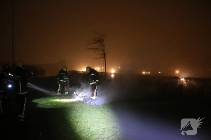 Meerdere kerstbomen in brand gestoken