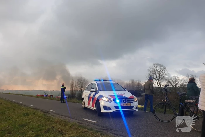 Veel rookontwikkeling bij brand in schuur