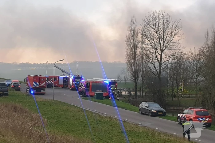 Veel rookontwikkeling bij brand in schuur