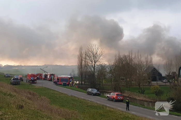 Veel rookontwikkeling bij brand in schuur