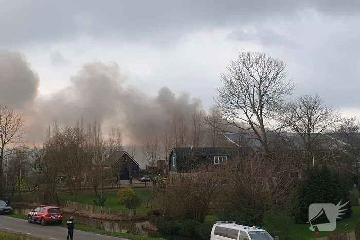 Veel rookontwikkeling bij brand in schuur