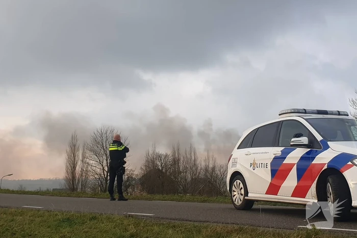 Veel rookontwikkeling bij brand in schuur