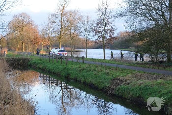 Visser ernstig gewond na val in water