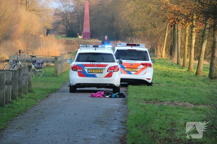 Visser ernstig gewond na val in water