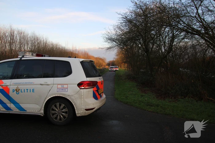 Visser ernstig gewond na val in water
