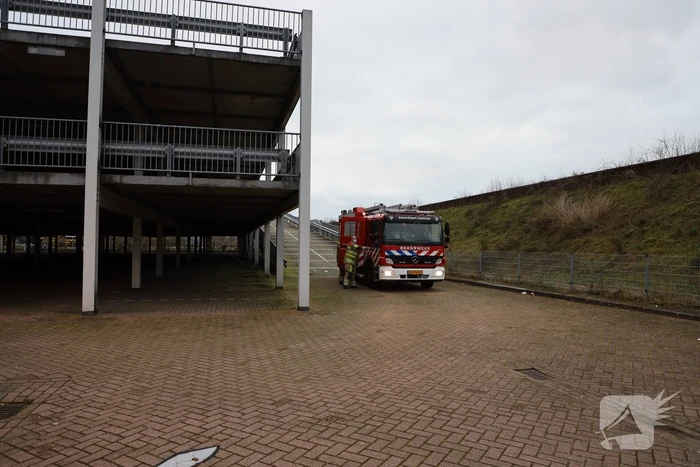 Kerstbomen in brand gestoken in parkeergarage