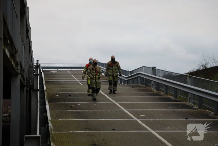 Kerstbomen in brand gestoken in parkeergarage