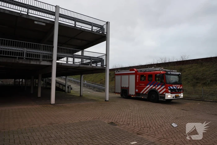 Kerstbomen in brand gestoken in parkeergarage