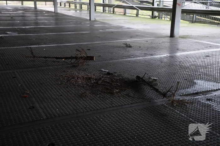 Kerstbomen in brand gestoken in parkeergarage