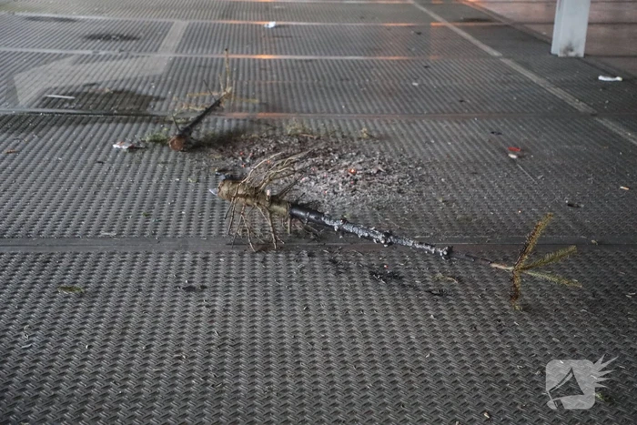 Kerstbomen in brand gestoken in parkeergarage
