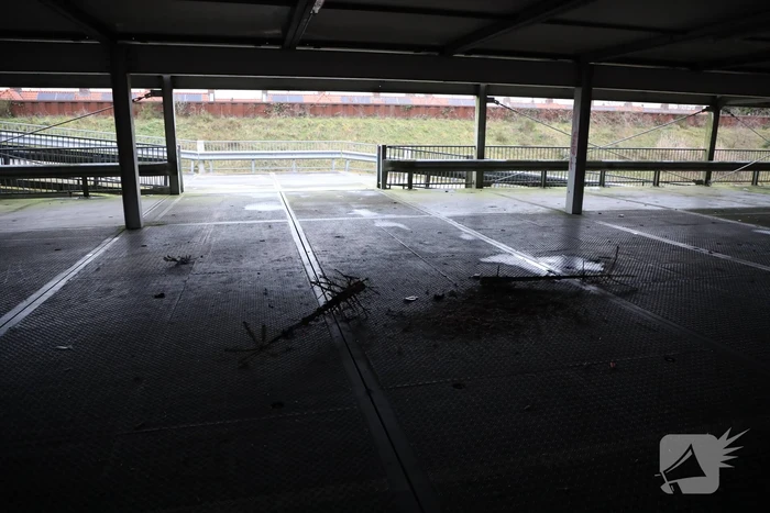 Kerstbomen in brand gestoken in parkeergarage