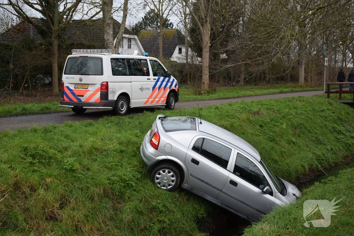 Automobilist belandt in sloot