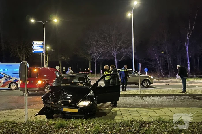 Veel schade bij ongeval tussen twee auto's